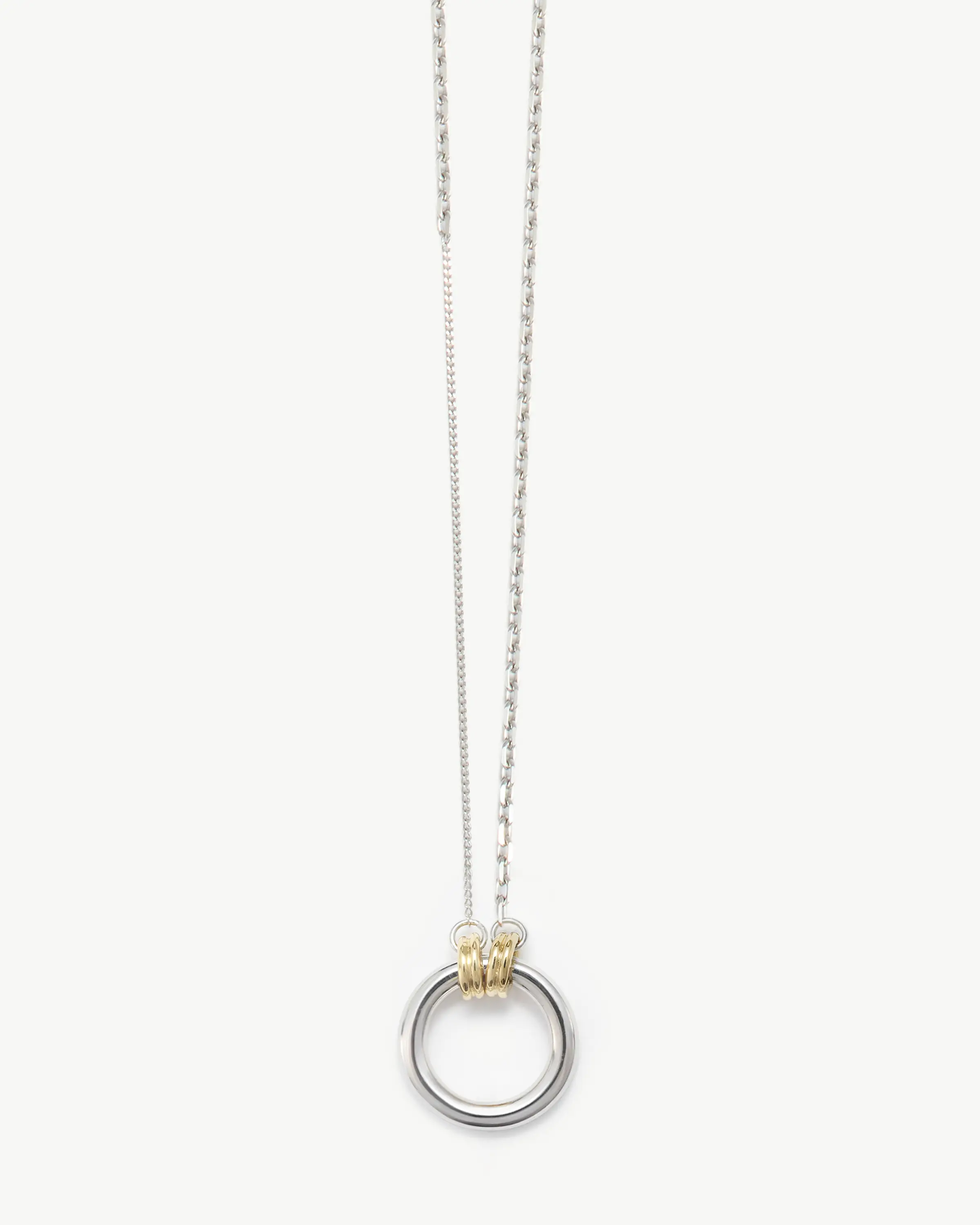 loop necklace 01 pt900