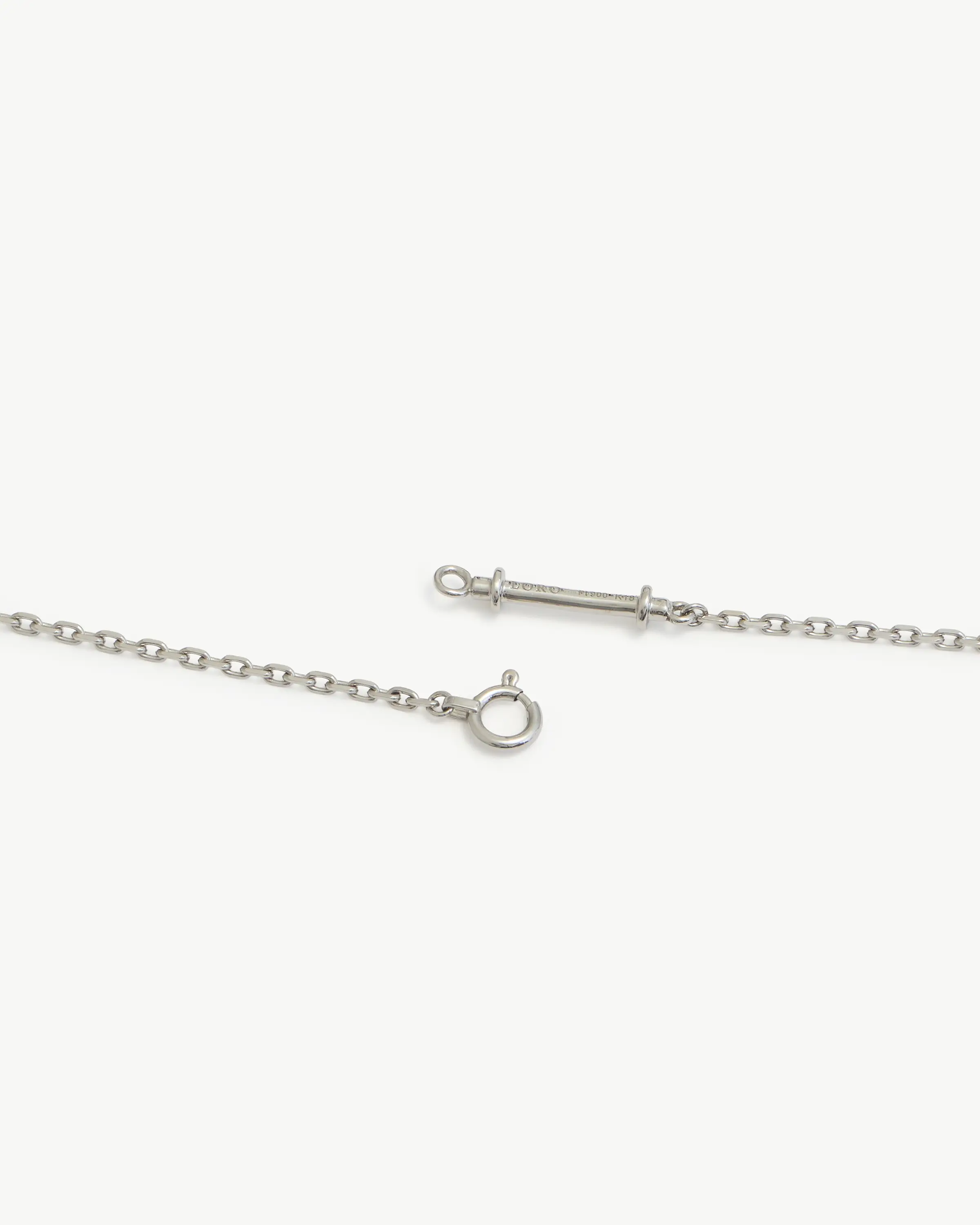 loop necklace 01 pt900