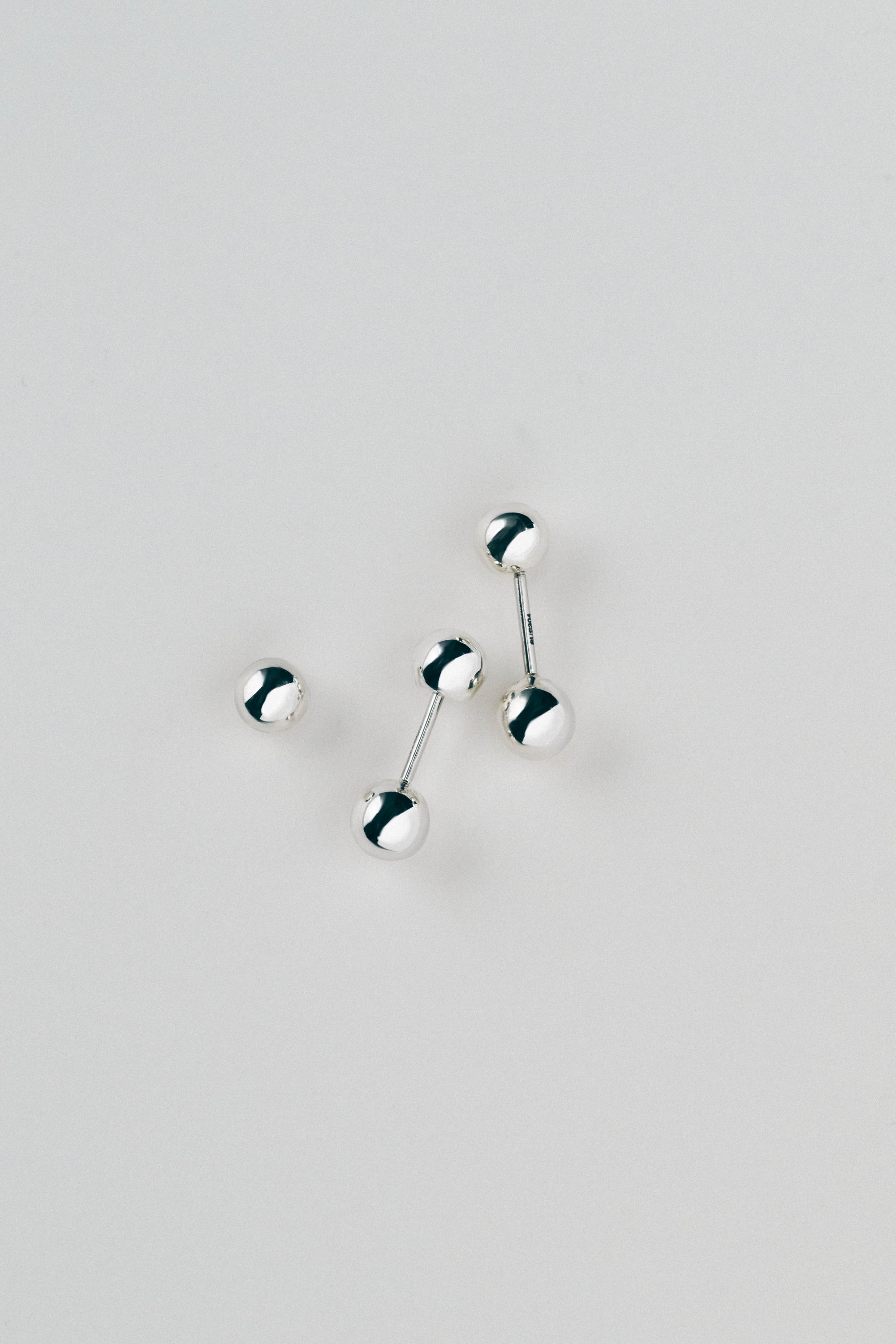 Stad screw earring（RUOHAN）