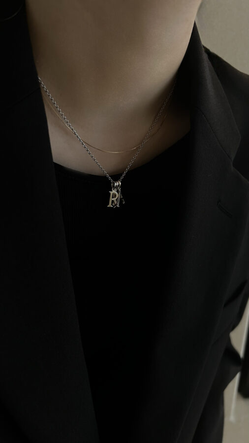 LORO initial necklace 01 silver 大文字 明朝体